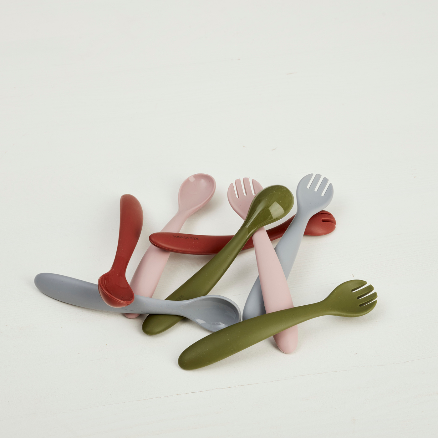 Rebjoorn - Silikonsked och -gaffel, röd och rosa, 4-pack